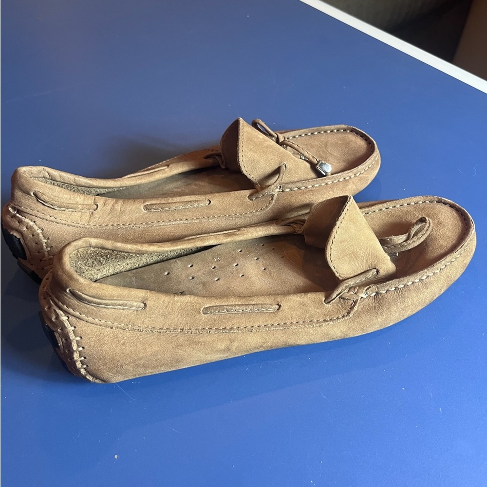 Great condition!  Super soft Saks Fifth Avenue Dark Tan driving loafers
